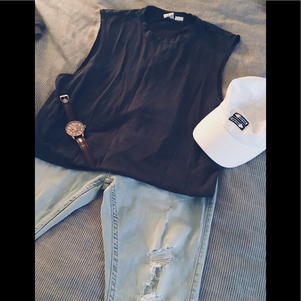 UO Sleeveless Tee